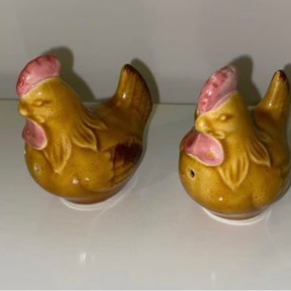 Vintage chicken salt and pepper shakers